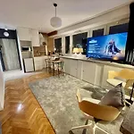 Super Grey 2 Metro Fast Wifi 65'tv Netflix Hbo Appletv+ Appartement Warschau