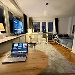 Super Grey 2 Metro Fast Wifi 65'tv Netflix Hbo Appletv+