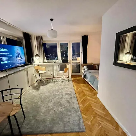 Super Grey 2 Metro Fast Wifi 65'tv Netflix Hbo Appletv+ * Warschau