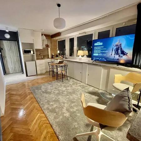 Super Grey 2 Metro Fast Wifi 65'tv Netflix Hbo Appletv+ Apartment Warsaw