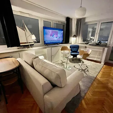 Super Grey 2 Metro Fast Wifi 65'tv Netflix Hbo Appletv+ Warsaw