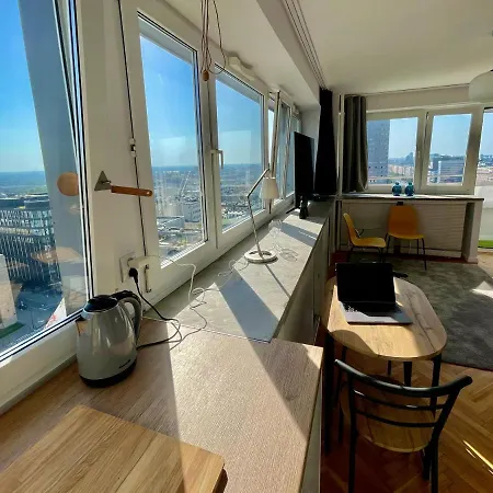 Super Grey 2 Metro Fast Wifi 65’tv Netflix Hbo Appletv+ *