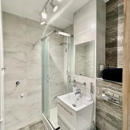 Super Grey 2 Metro Fast Wifi 65’tv Netflix Hbo Appletv+ * Varsavia